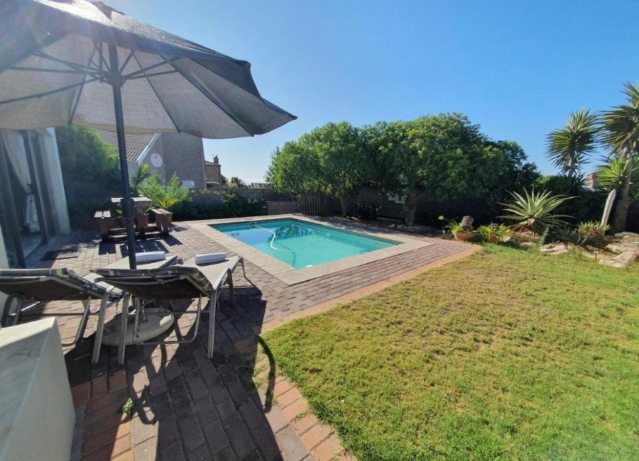 8 Bedroom Property for Sale in Myburgh Park Western Cape